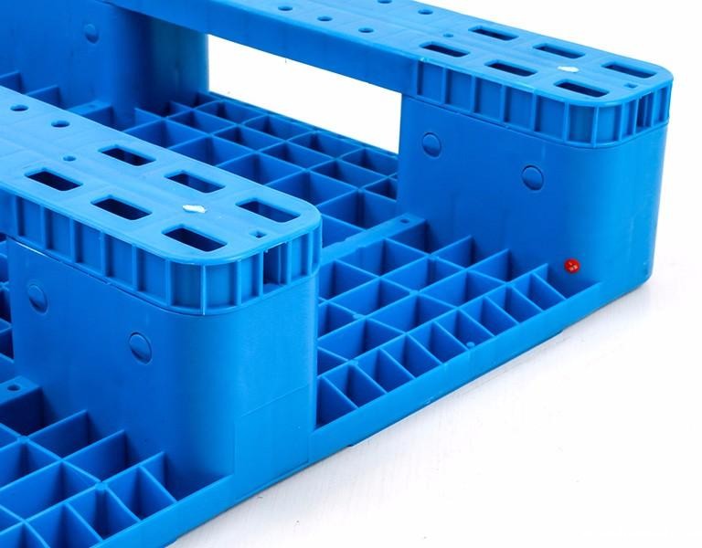 新利1881208平板川字塑料托盘