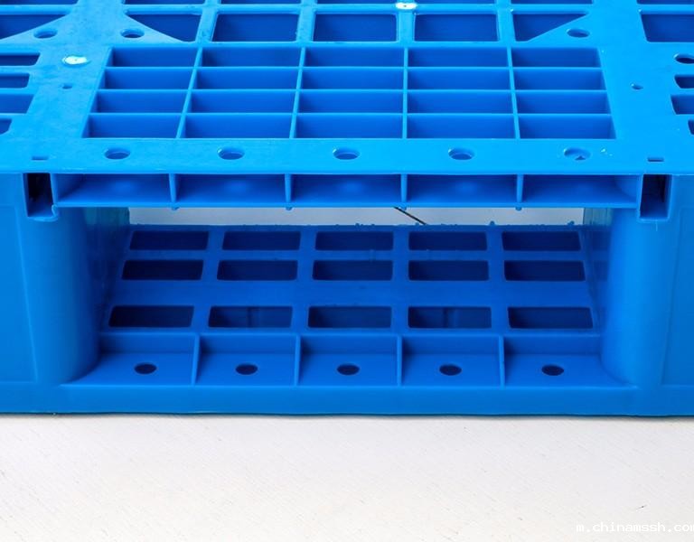 新利1881311网格川字塑料托盘