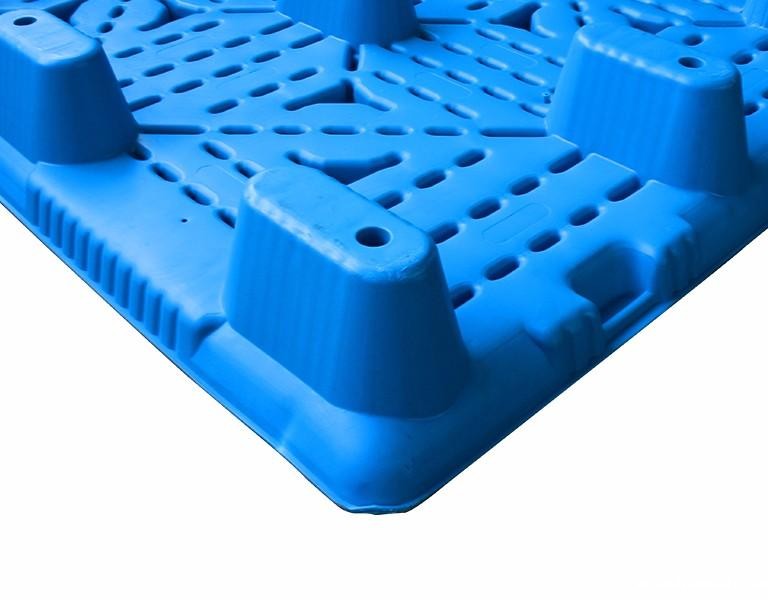 新利1881010九脚吹塑托盘