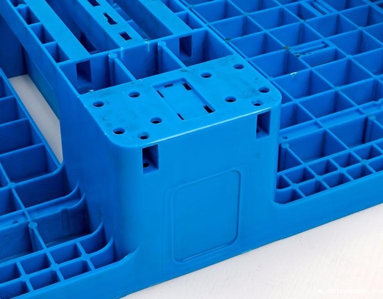 新利1881111网格川字重型塑料托盘-细节