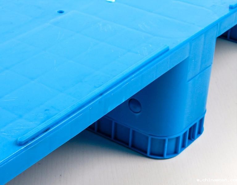 新利1881208平板川字塑料托盘